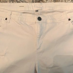 White Kut from the Kloth boyfriend jeans!